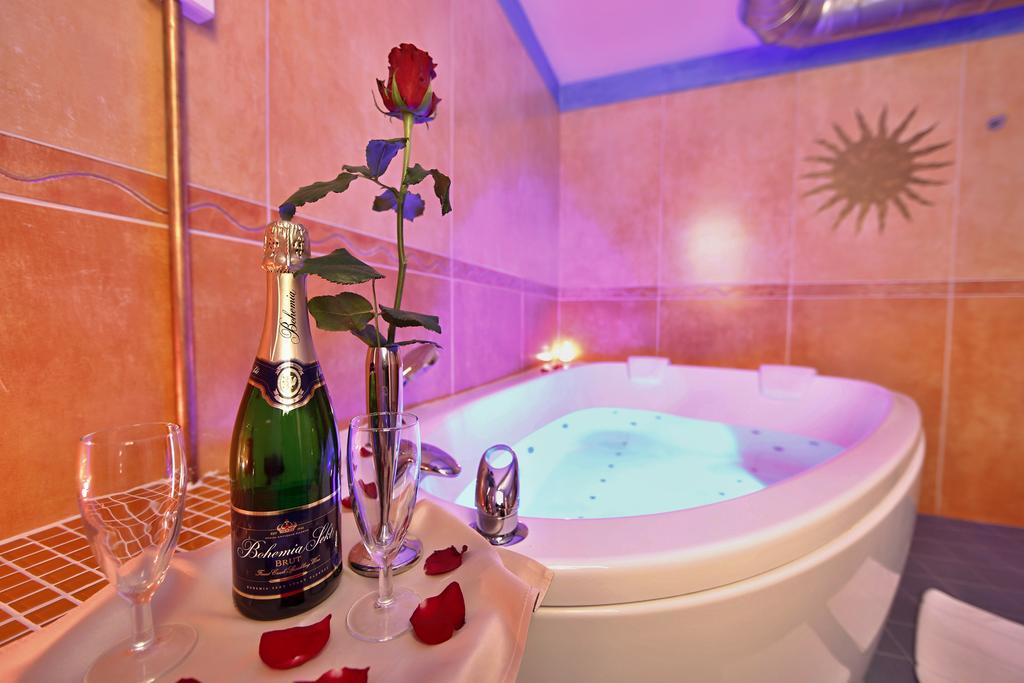 U Pava Hotel Prag Eksteriør billede