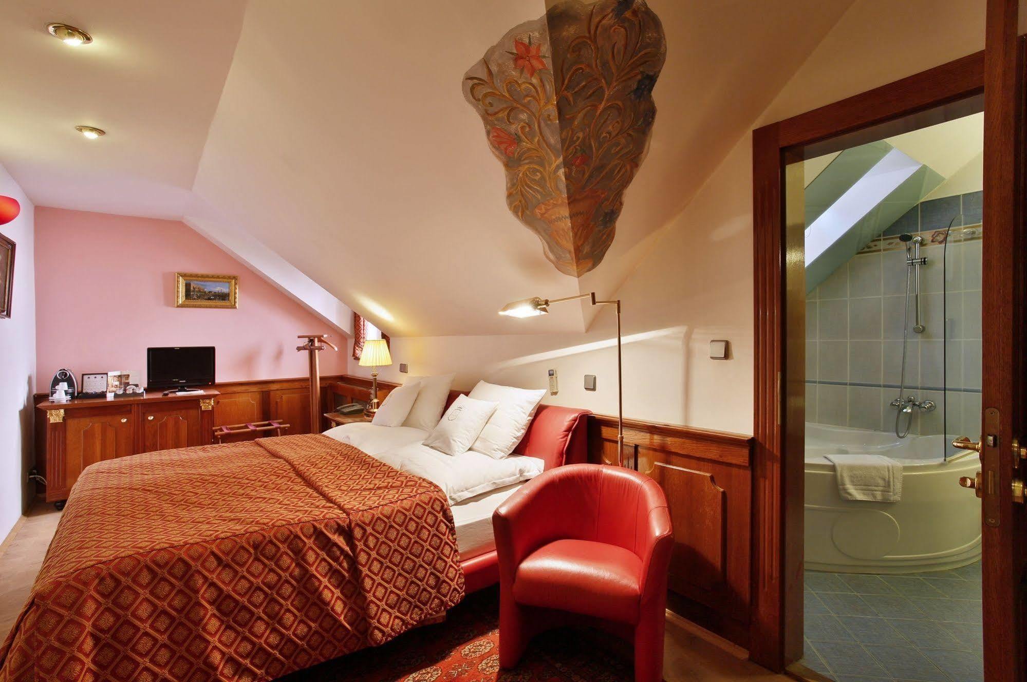 U Pava Hotel Prag Eksteriør billede
